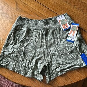 Nwt green palm tree shorts